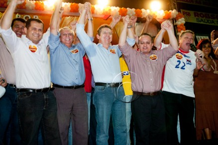 Maggi e Taques dividem o palanque na conveno que homologou candidatura de Mauro Mendes