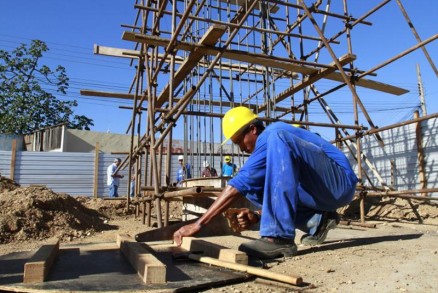 Uma das obras  a construo de um viaduto na Miguel Sutil, no acesso ao bairro Despraiado