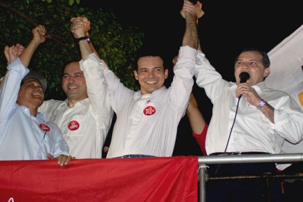 Ldio Cabral entre seu vice Francisco Faiad e o governador Silval Barbosa
