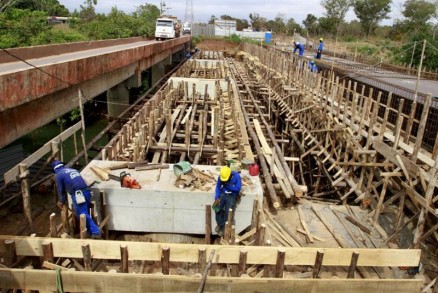 Ponte sobre o Rio Pari: obra deveria ser entregue na prxima semana