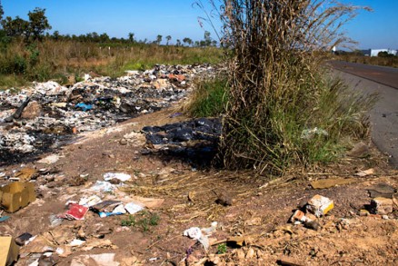 Rodoanel est se tranformando em um novo lixo, na rea urbana de Cuiab