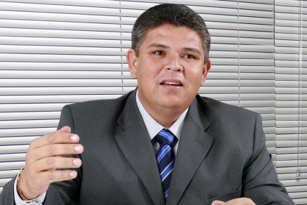 O suplente de deputado Meraldo S: contrato penhorado 