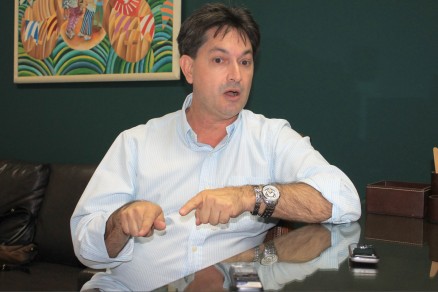 Brito minimiza debandada de aliados e acha que Ldio tenta coagir eleitores
