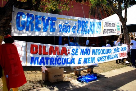 Servidores esto em grave h trs meses e no tm data para retornar ao trabalho