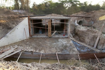 Ponte j em construo sobre o Rio Coxip, que dever beneficiar moradores da regio