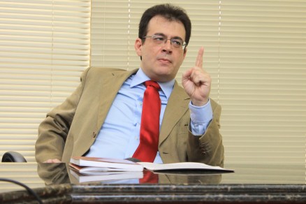 Promotor Alexandre Guedes, que no acredita que faltam recursos para o Estado atender  Sade
