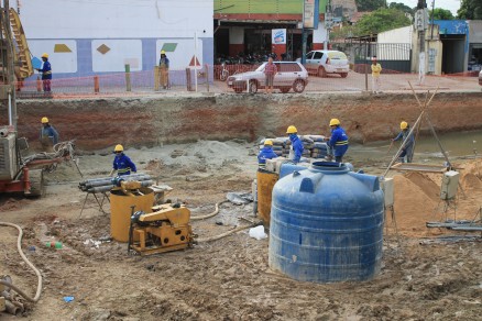 Obra de construo da Trincheira do Verdo, na Avenida Miguel Sutil