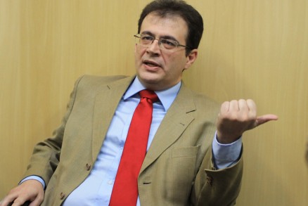 Promotor Alexandre Guedes no acredita que o Estado no possui verbas para quitar as dvidas com a Sade