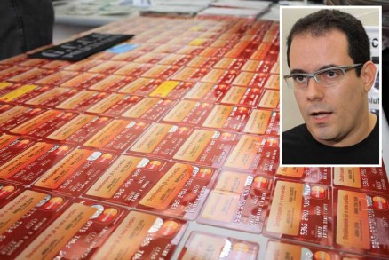 Delegado Gianmarco Paccola (detalhe), que comandou o inqurito sobre fraude em cartes