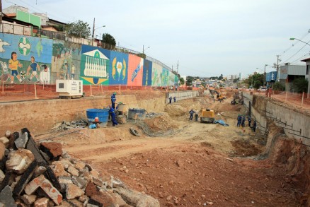Falta de trabalhadores qualificados compromete andamento das obras da Copa
