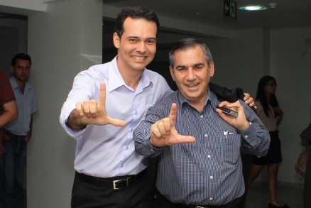 Ldio Cabral - com o ministro Gilberto Carvalho - diz que disputa  entre a arrogncia e a fora dos trabalhadores