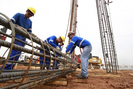 Mais de 100 funcionrios j trabalham na construo da Trincheira do Km Zero
