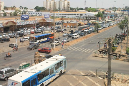 Avenida Fernando Corra: motoristas de caminhes tero que usar novo desvio