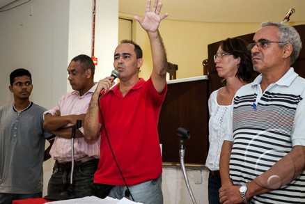 Os militantes da Articulao de Esquerda, que anunciaram apoio a Mendes: revolta na base