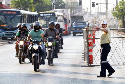 Interdio da Av. Fernando Corra: linhas de nibus so alteradas pela SMTU