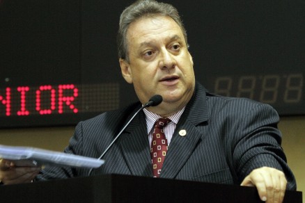 O deputado Romoaldo Jnior, que fez parecer contra a investigao
