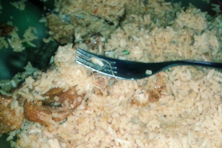 Morro dos Ventos: sobras de comida e fio dental viram polmica