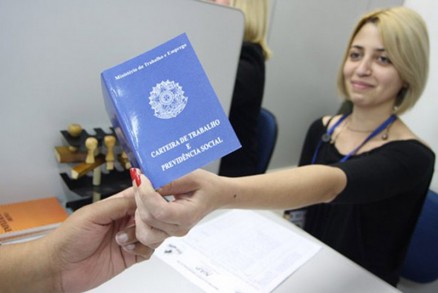 Multa mnima para quem no assinar carteira de empregado  de R$ 805,06