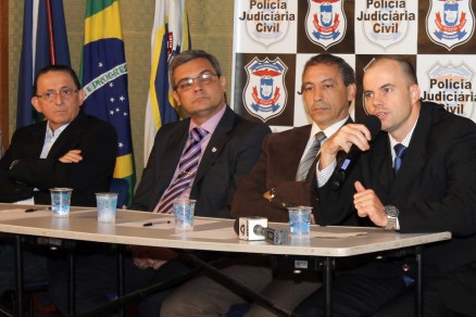 Chico Galindo (esq.) aguarda relatrio da Polcia Civil para adotar novas providncias em relao s fraudes