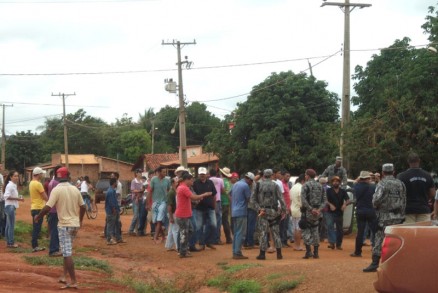 Reunio entre moradores e foras de segurana realizada antes do incio da desocupao 