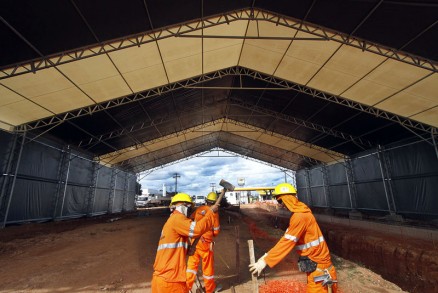 Obras em Vrzea Grande: canteiro de obras ganhou cobertura para proteger construo de chuvas