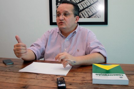 O senador Pedro Taques, que deve disputar o governo em 2014