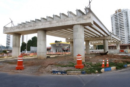 Viaduto do Despraiado: Silval Barbosa e Maurcio Guimares visitam obra e reafirmam cumprimento de cronograma