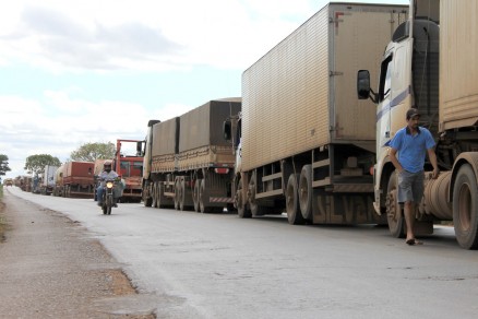 Bloqueio causou congestionamento na pista