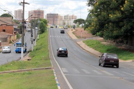 Avenida Juliano Costa Marques: obra de duplicao foi refeita