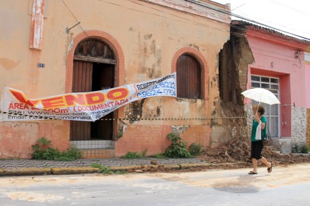 Casaro no Centro Histrico: risco de desabamento provocou interdio do local