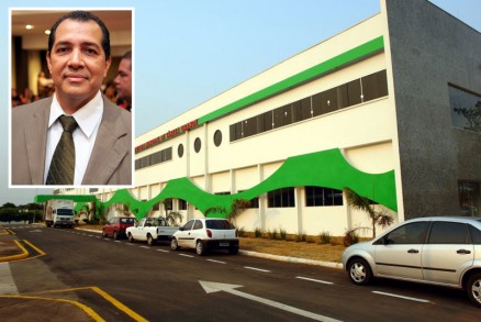 Secretrio de Administrao de Vrzea Grande, Celso Barreto (dest.): salrio de dezembro ser pago em fevereiro