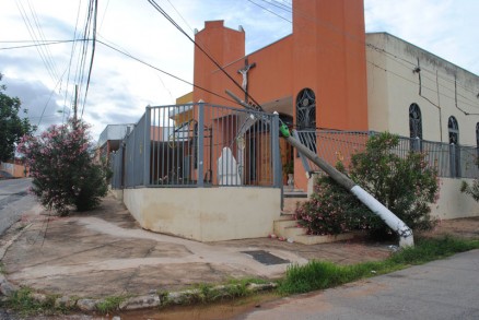 Capena Santa Rita: igreja foi atingida por poste derrubado por carreta