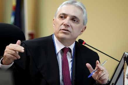 Corregedor-geral do TCE, conselheiro Antnio Joaquim: auditor deve ser demitido