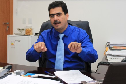 Emanuel Pinheiro questiona acmulo de cargos do vice-governador