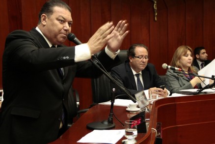 Toninho de Souza exige explicaes do prefeito Mauro Mendes e do uso do carto corporativo