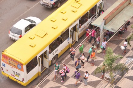 Greve dos trabalhadores ter incio  meia-noite de segunda-feira (27)