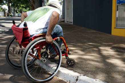 Nem sempre, o portador de deficincia encontra facilidade para circular no meio urbano