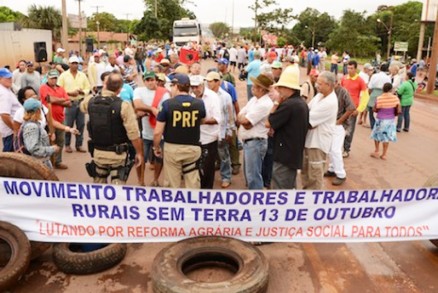 Congestionamento em alguns pontos j chega a 20 km