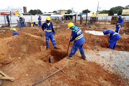 Obras para ampliao do Aeroporto Marechal Rondon: fundao est sendo finalizada