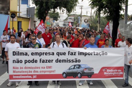 Durante sete meses, os trabalhadores fizeram protestos na cidade para buscar uma soluo no impasse entre a montadora e o Sindicato dos Metalrgicos