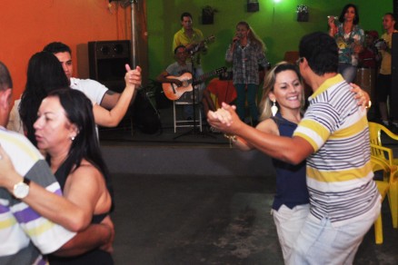 Samba encontra cada vez mais adeptos em Cuiab�