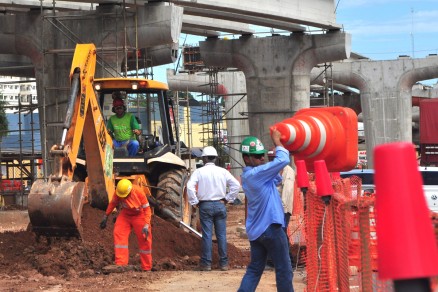 Viaduto da UFMT, na Av. Fernando Corra: obra integra pacote de implantao do VLT