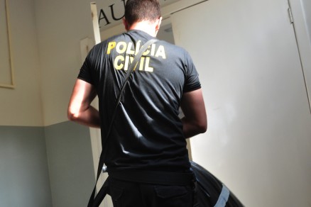 Pedido foi feito pela defesa de um dos policiias acusados de extorso