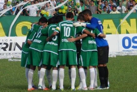 Depois de seis jogos sem nenhuma vitria o Dourado venceu o Vitria-BA
