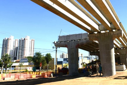 Viaduto da UFMT: obra ir ajudar a diluir o fluxo de trnsito na Avenida da Fernando Corra da Costa