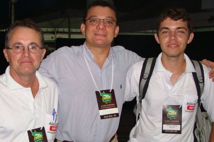 O jornalista Marcos Coutinho, ao centro, durante evento: perda precoce