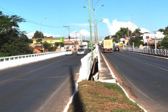 Prefeitura vistoria ponte do Coxip e descarta 