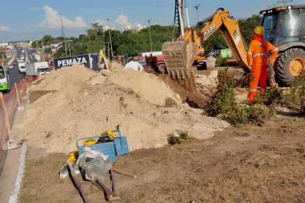 Canteiro de obras na rotatria da Beira-Rio: mais uma etapa do VLT em Cuiab