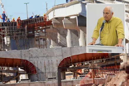 Professor Luiz Miguel de Miranda (dest.) critica erro cometido em obra do VLT