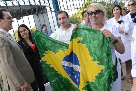 Mdicos da rede pblica confirmam protesto e admite parar por tempo indeterminado